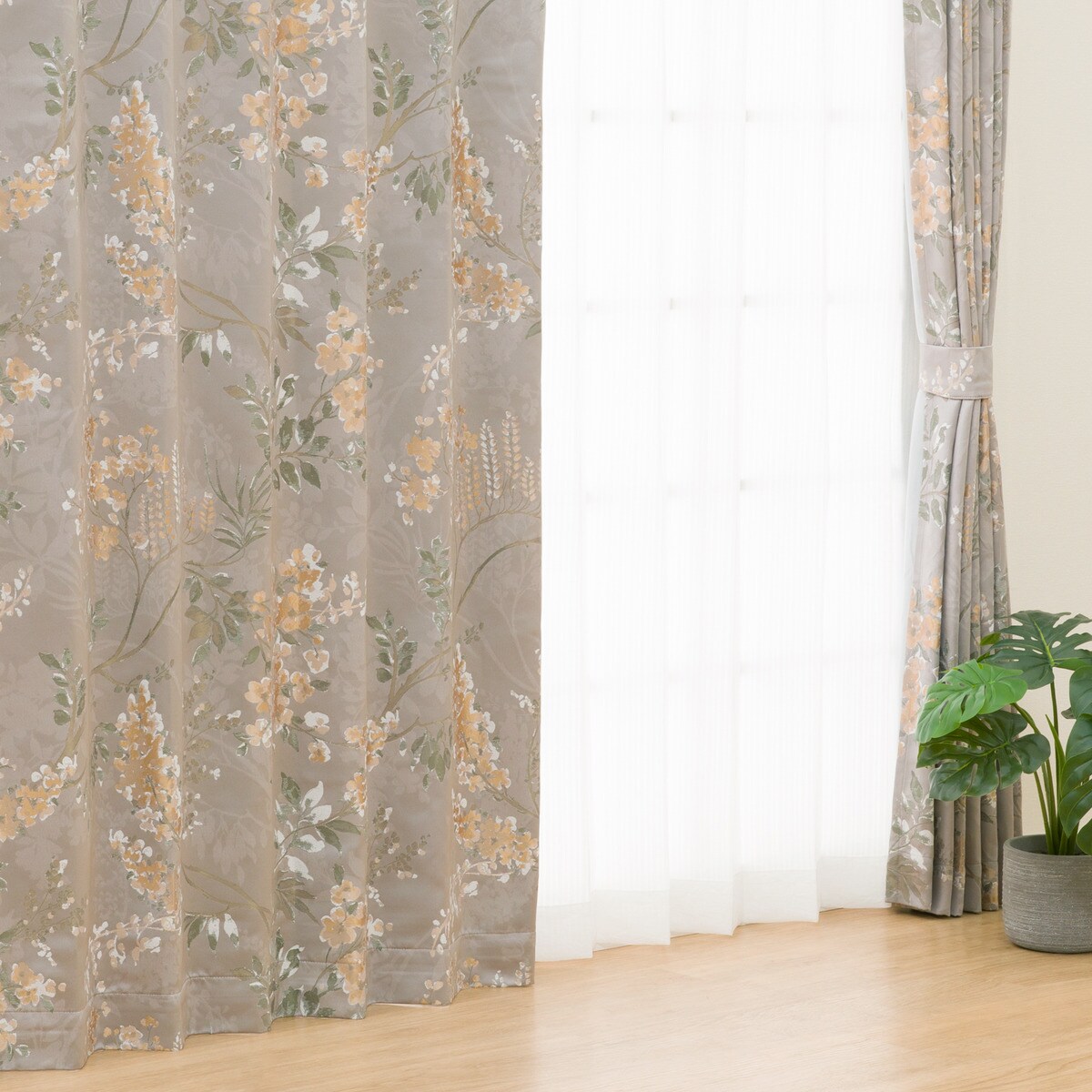 裏地付き遮光1級・遮熱カーテン(PK130 MO)