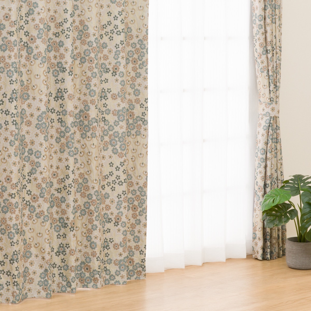 裏地付き遮光1級・遮熱カーテン(PK132 BE)