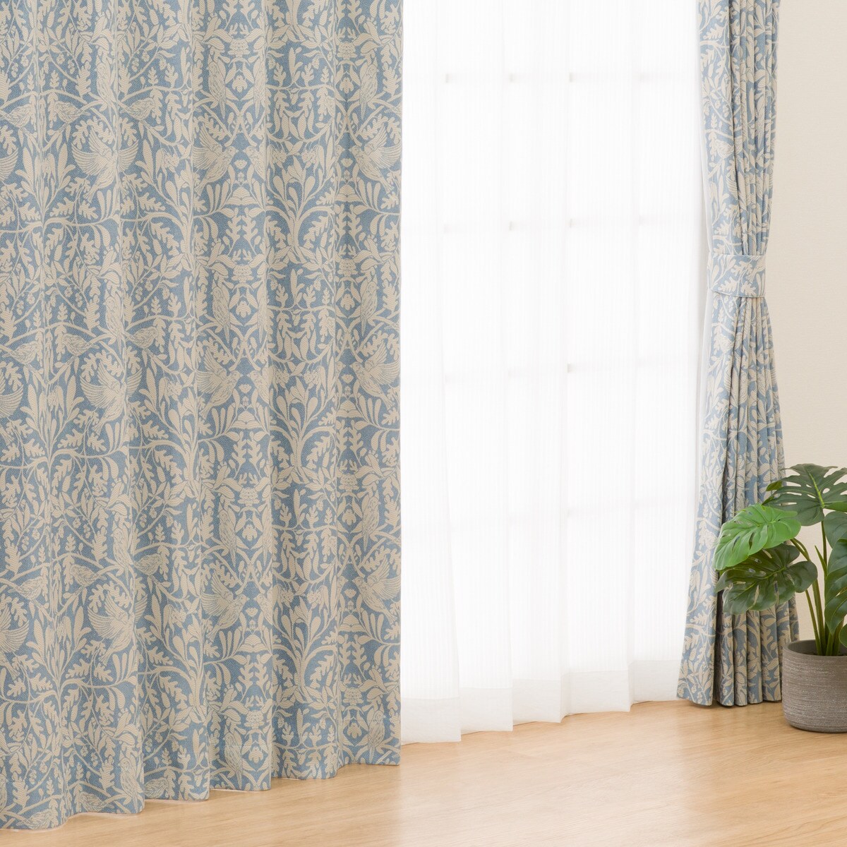 裏地付き遮光2級・遮熱カーテン(PK133 BL)