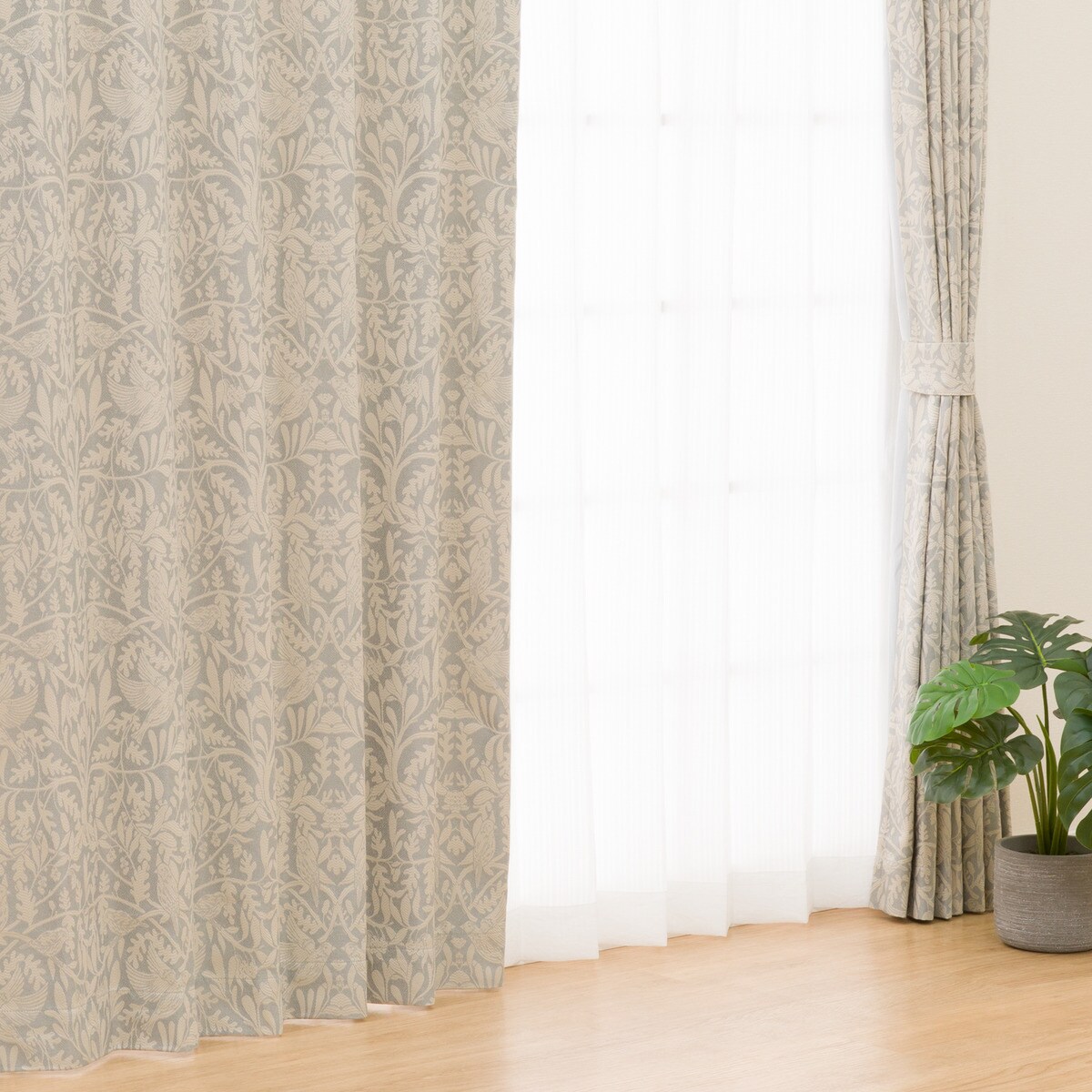 裏地付き遮光2級・遮熱カーテン(PK133 GY)