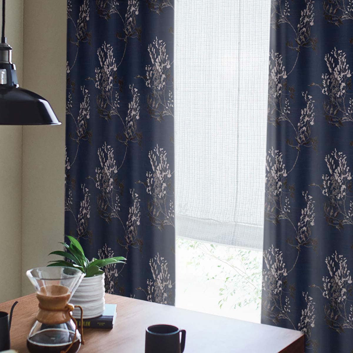 裏地付き遮光1級・遮熱カーテン(PK134 NV)