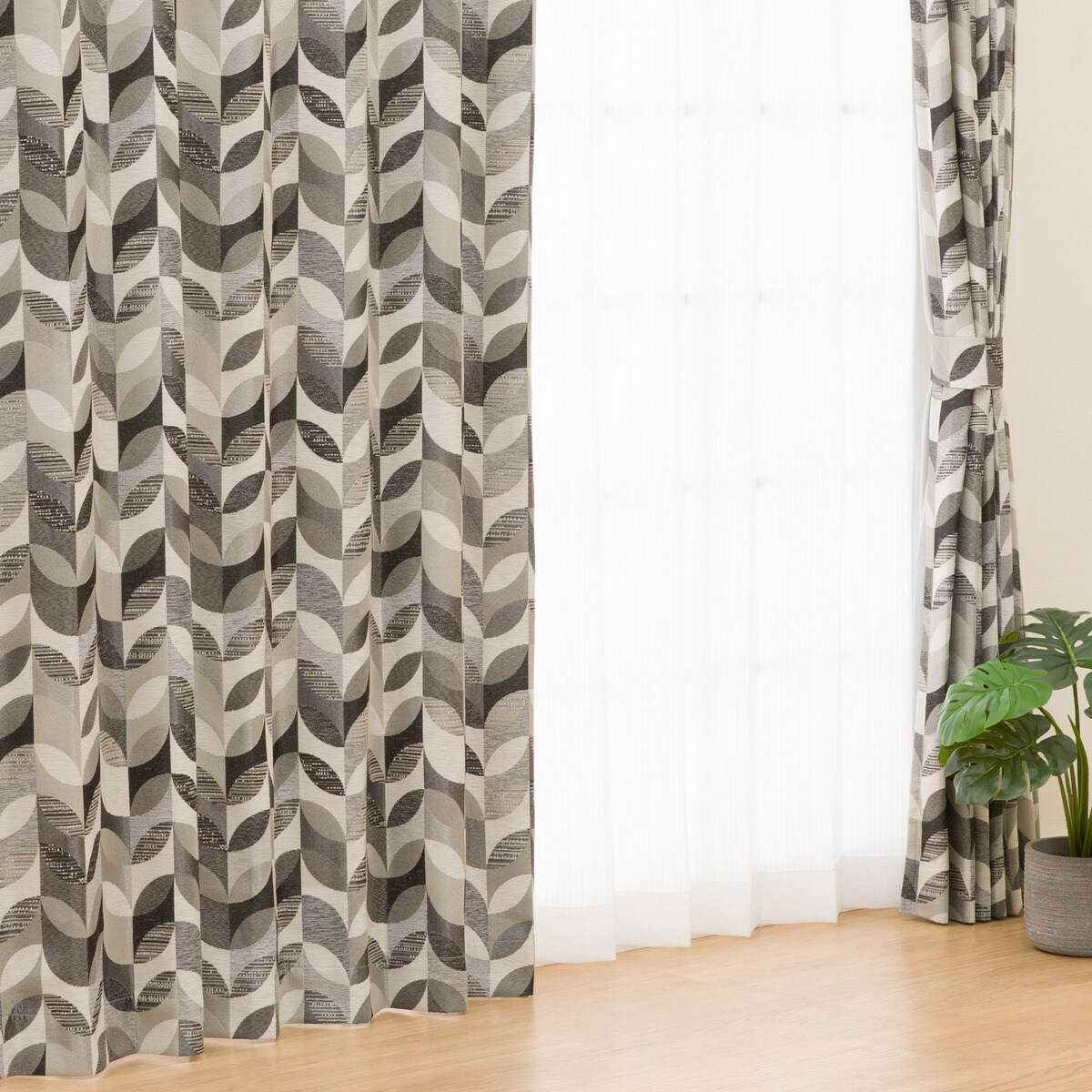 裏地付き遮光1級・遮熱カーテン(PK136 GY)