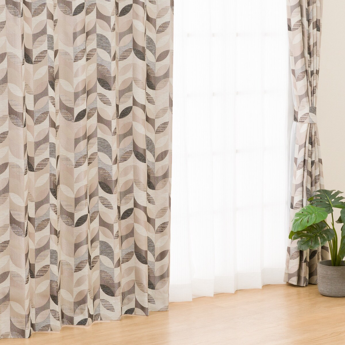 裏地付き遮光2級・遮熱カーテン(PK136 MO)