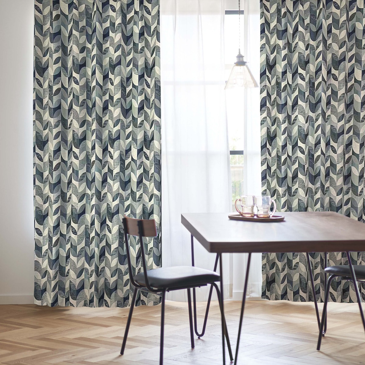 裏地付き遮光1級・遮熱カーテン(PK136 BL)