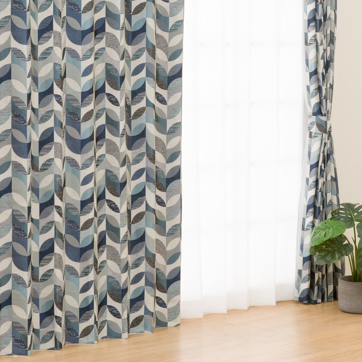 裏地付き遮光1級・遮熱カーテン(PK136 BL)