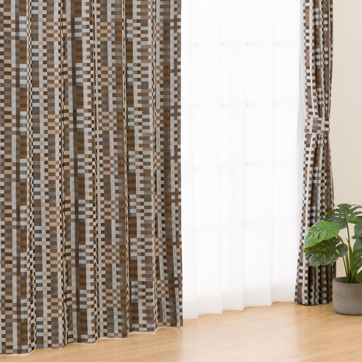 裏地付き遮光1級・遮熱カーテン(PK141 BR)