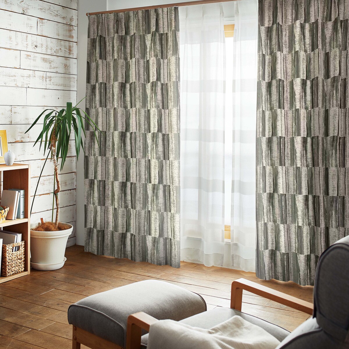 裏地付き遮光1級・遮熱カーテン(PK142 GR)