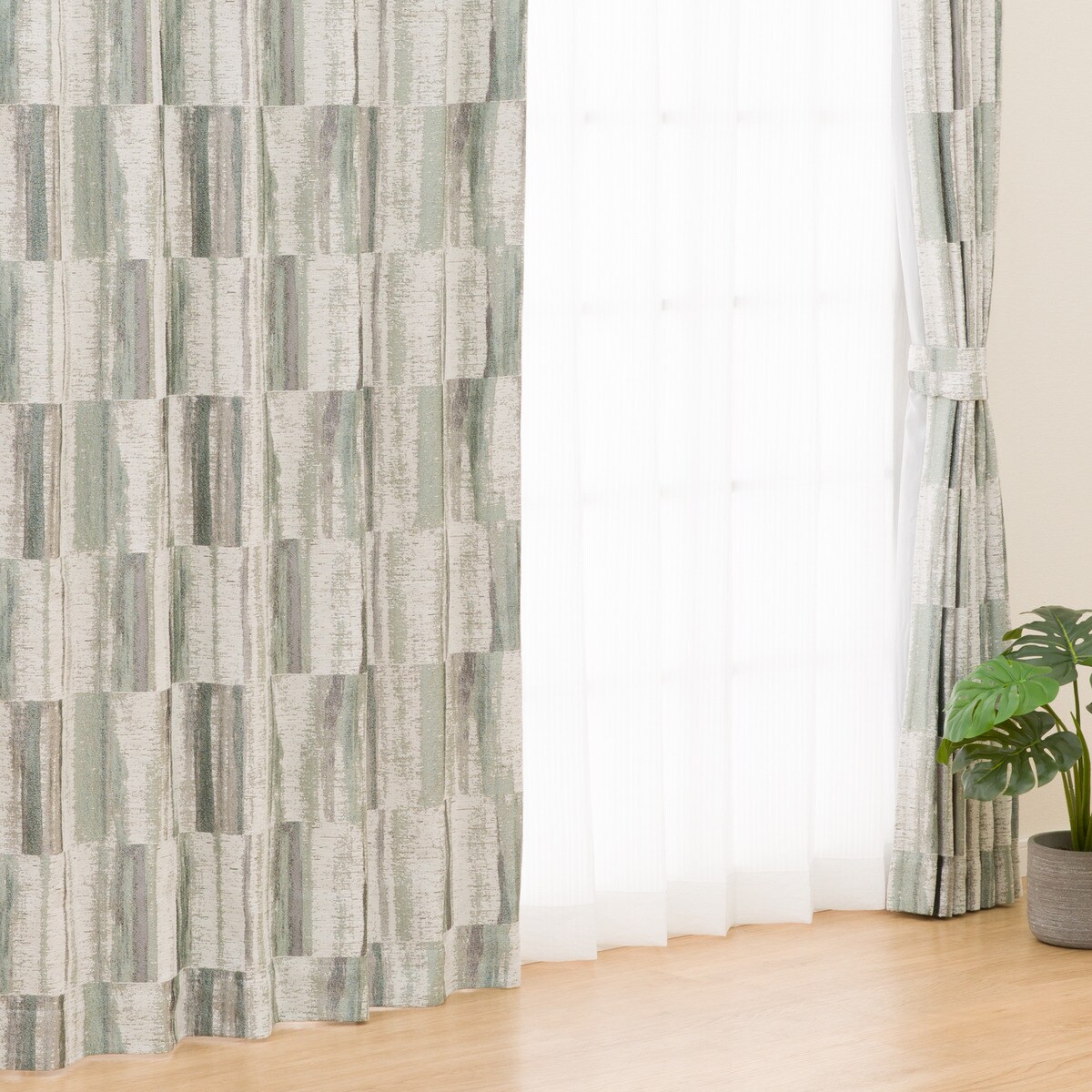 裏地付き遮光1級・遮熱カーテン(PK142 GR)