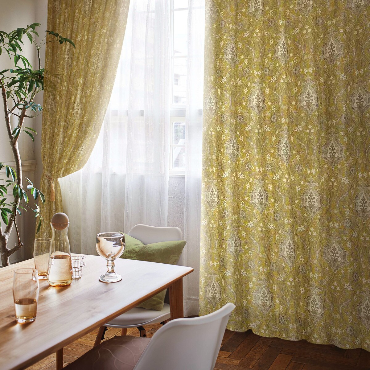 裏地付き遮光2級・遮熱カーテン(PK143 YE)