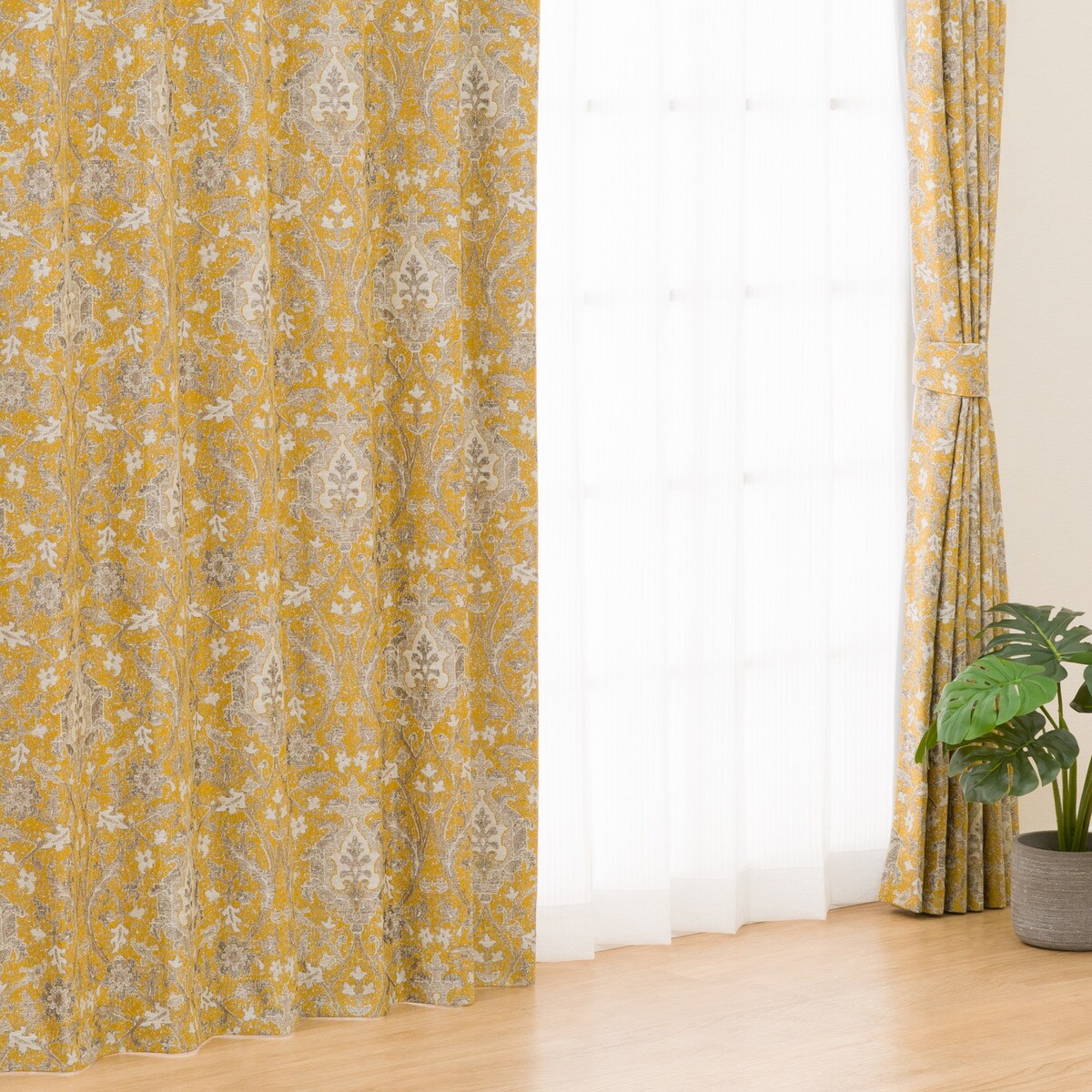 裏地付き遮光2級・遮熱カーテン(PK143 YE)