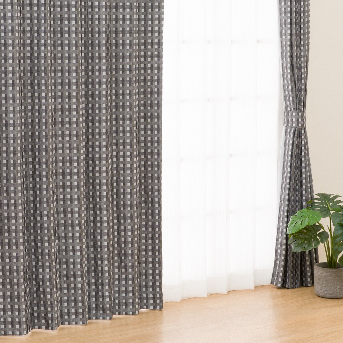 裏地付き遮光1級・遮熱カーテン(PK144 GY)