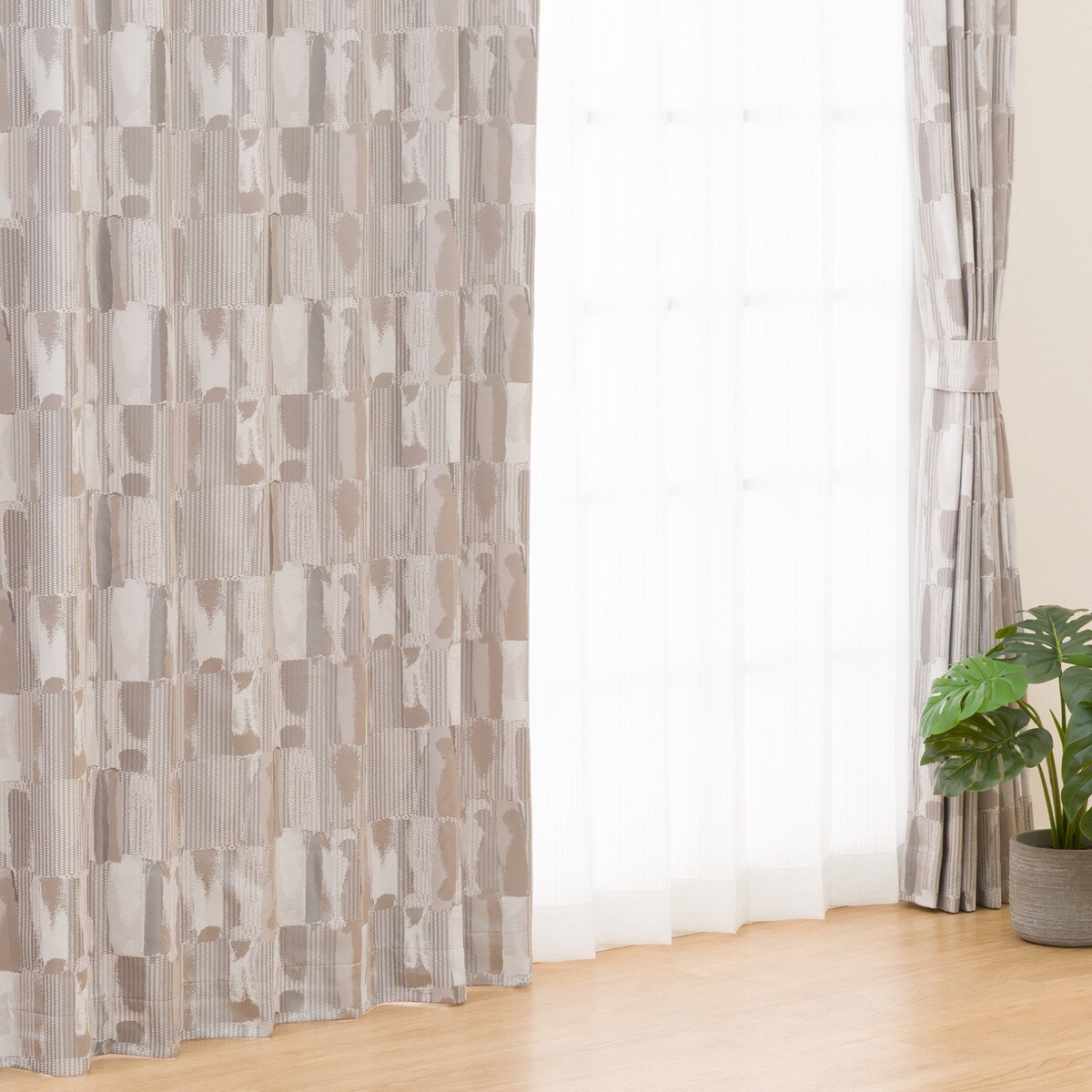 裏地付き遮光1級・遮熱カーテン(PK145 GY)