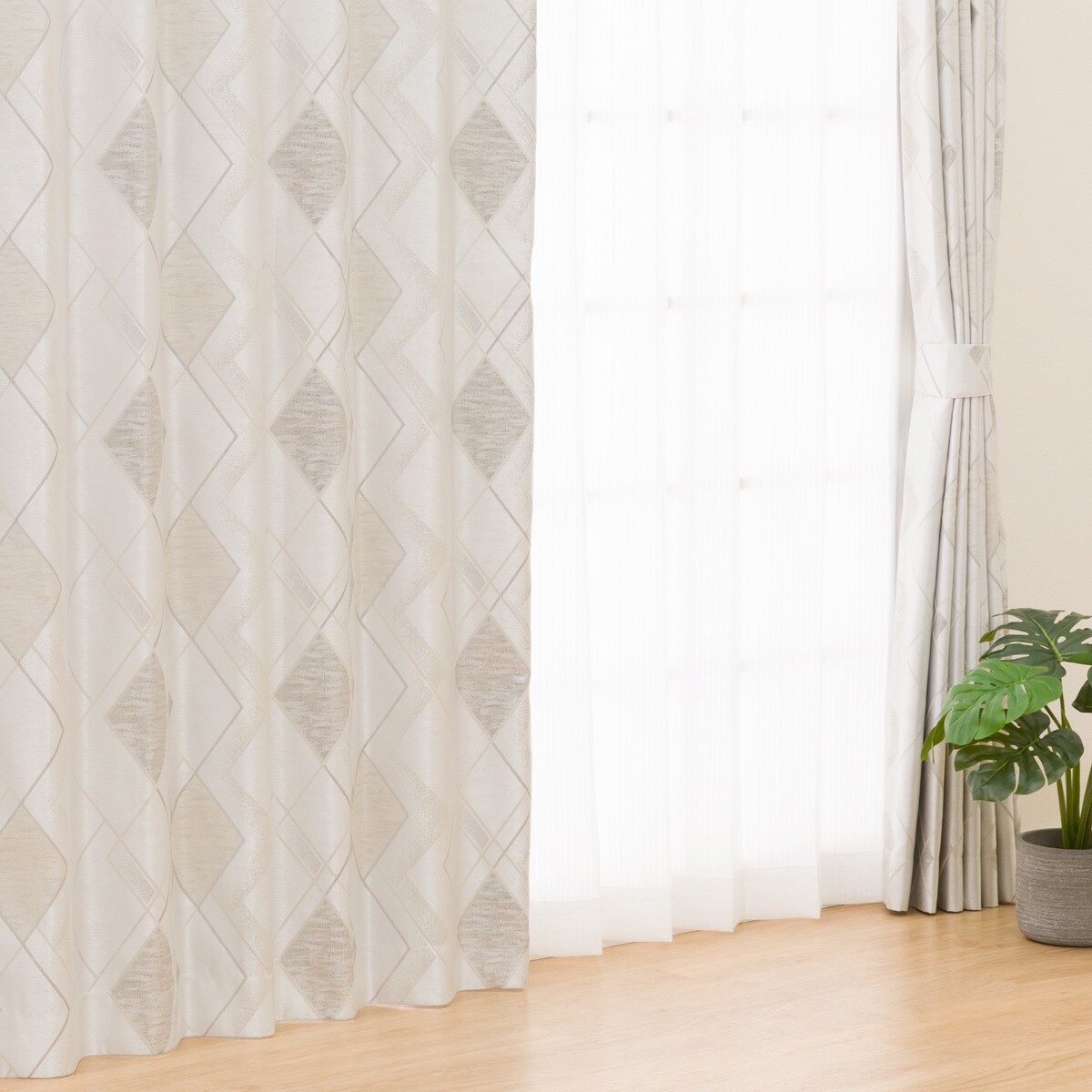 裏地付き遮光1級・遮熱カーテン(PK148 LGY)