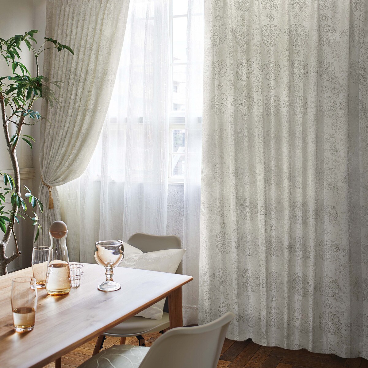 裏地付き遮光1級・遮熱カーテン(PK149 LGY)