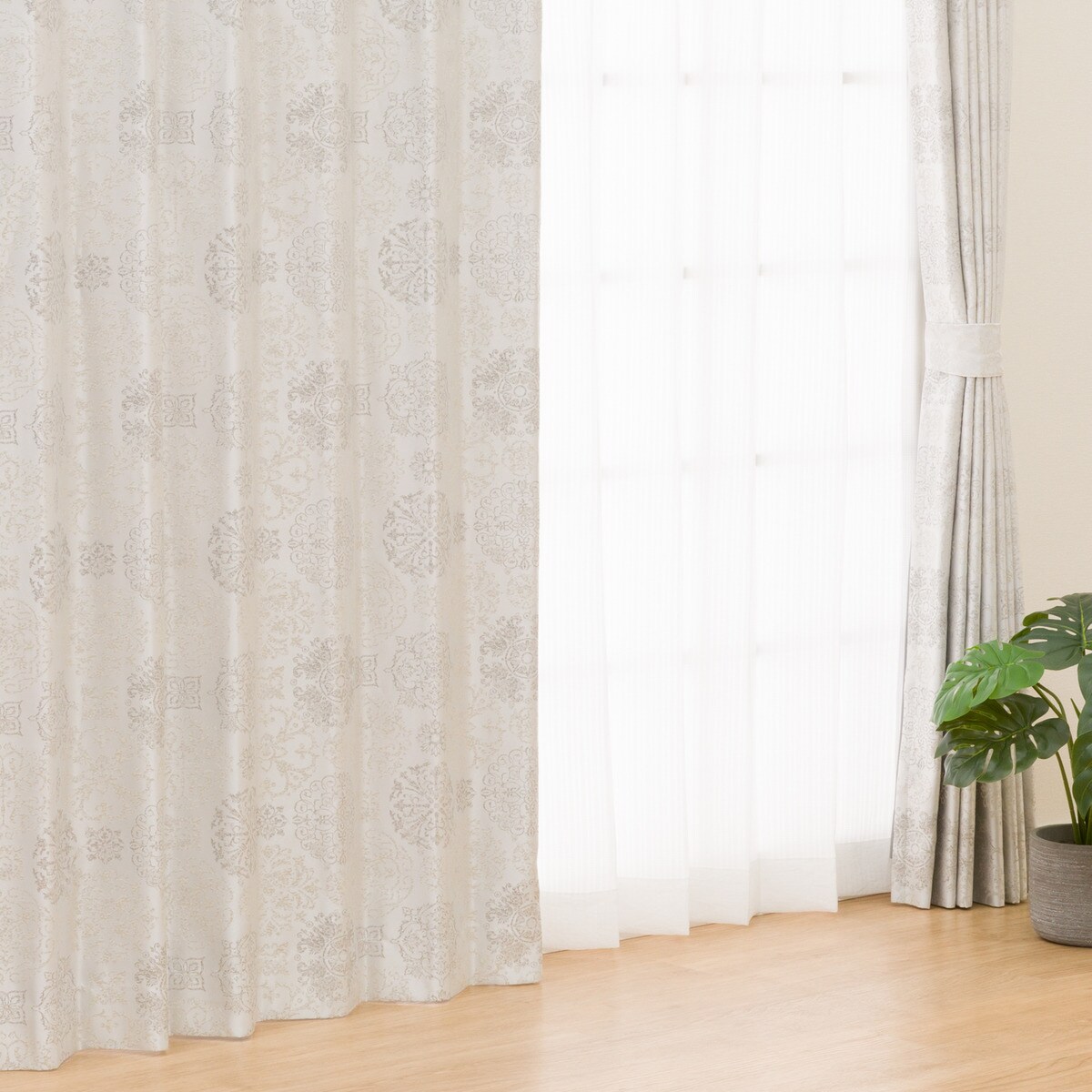 裏地付き遮光1級・遮熱カーテン(PK149 LGY)