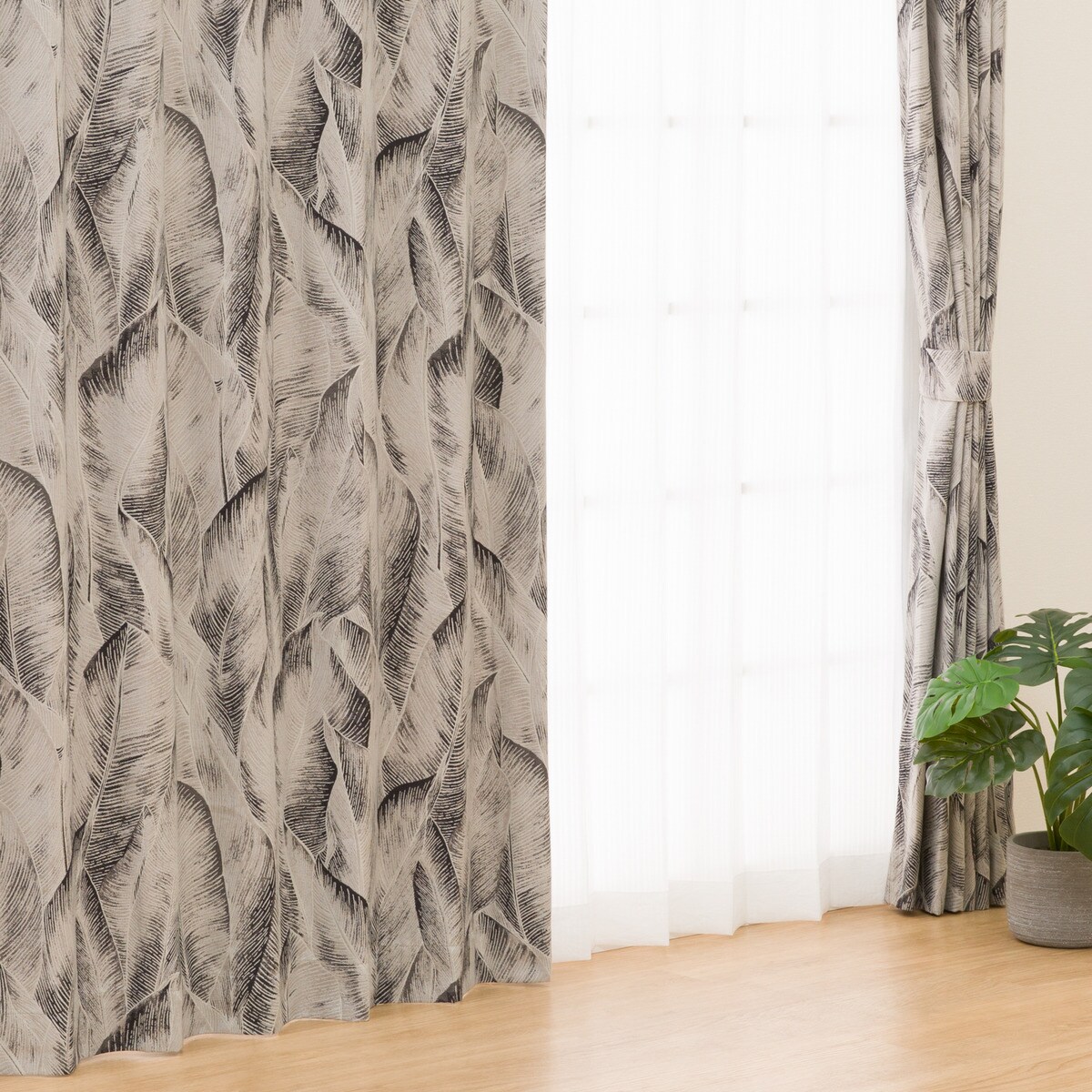 裏地付き遮光1級・遮熱カーテン(PK107 BK)