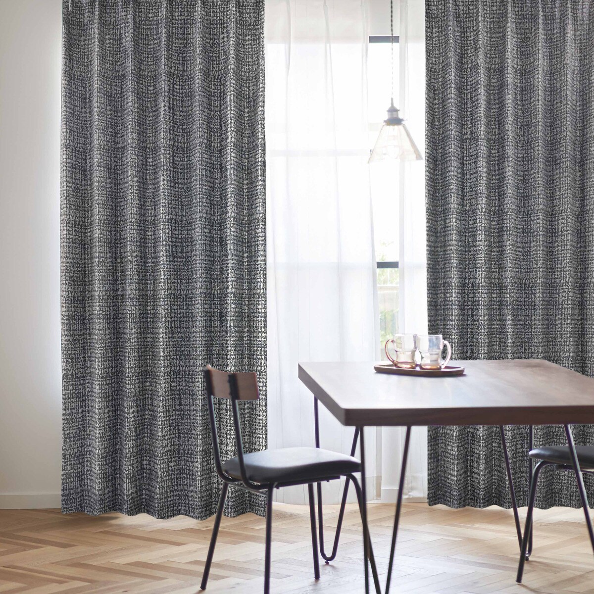 裏地付き遮光2級・遮熱カーテン(RK165 NV)