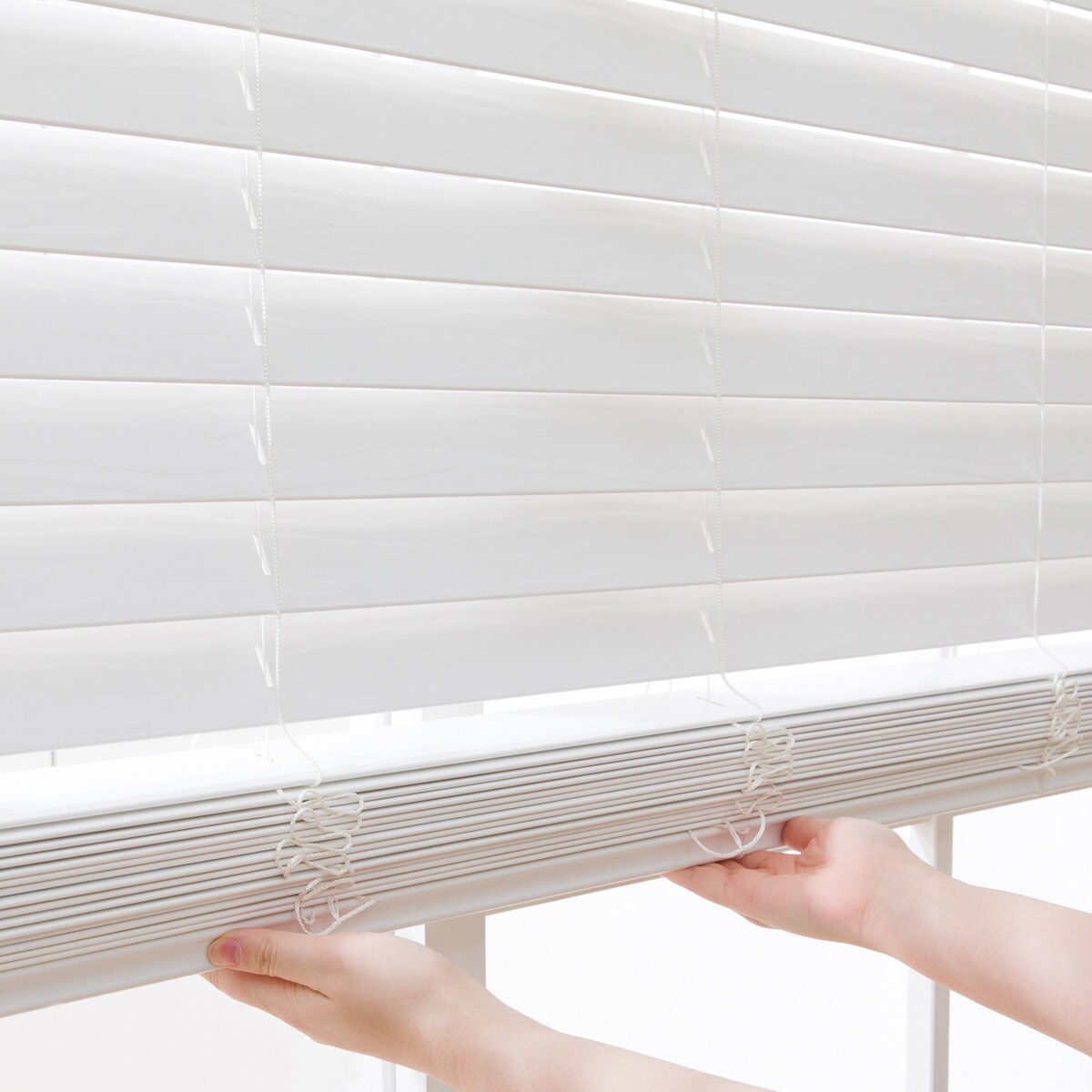 ひもなし簡単昇降 木目調ブラインド(WH)