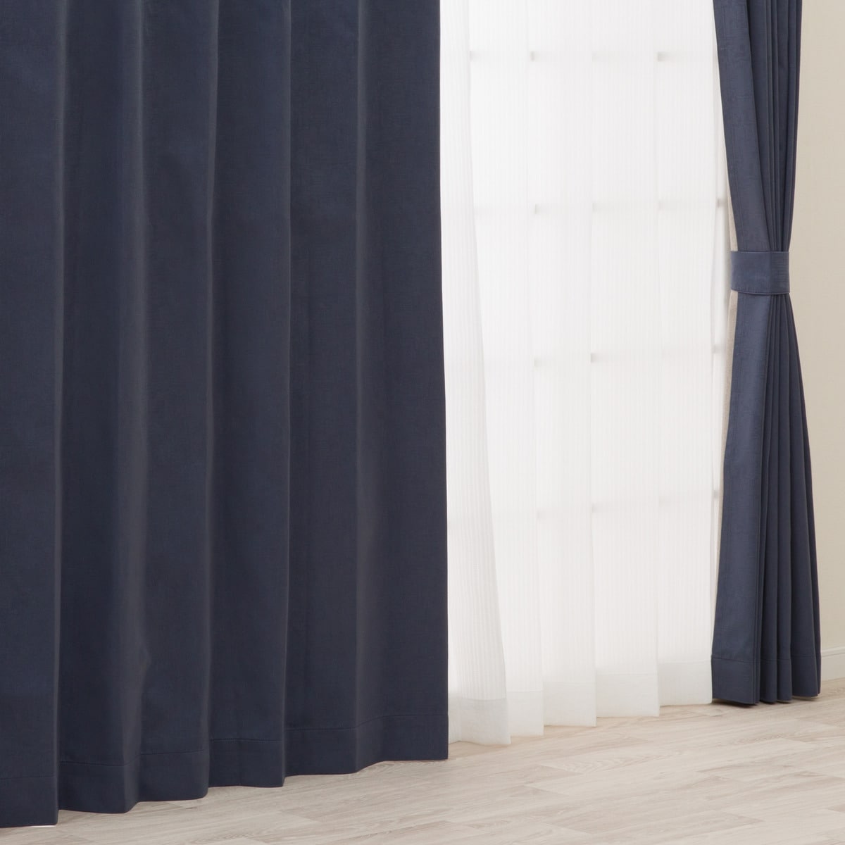 遮光1級・遮熱・遮音カーテン(RD114 NV)