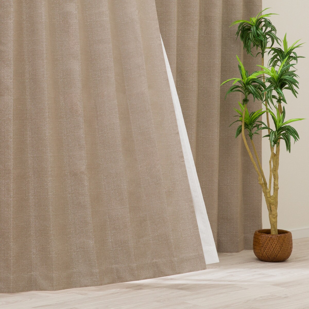 ニトリの遮光1級・遮熱・遮音カーテン(RD120 BR)(カーテン・レース)