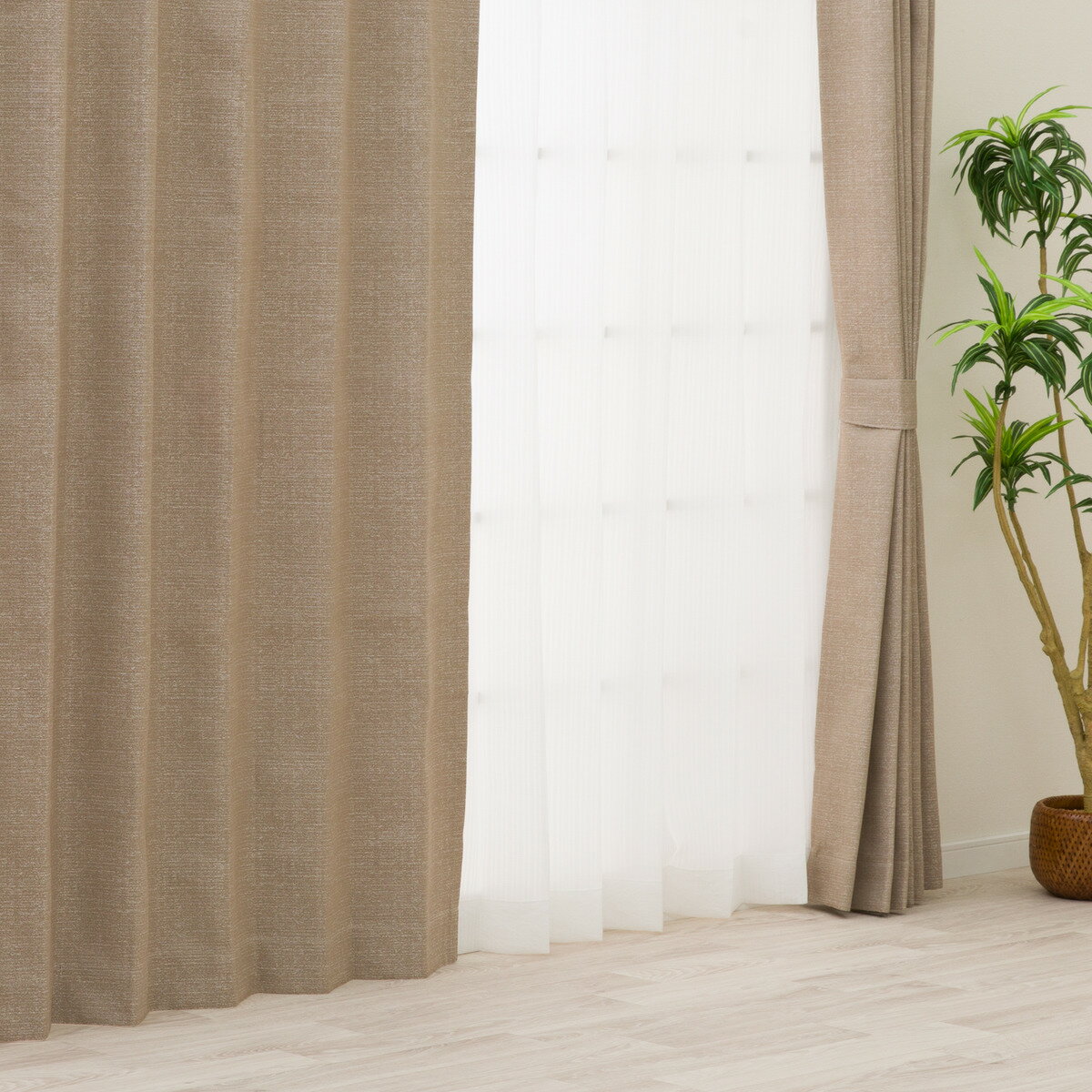 遮光1級・遮熱・遮音カーテン(RD120 BR)