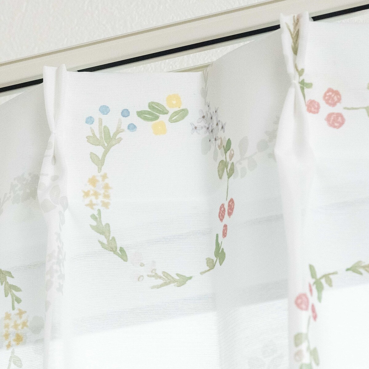 保温・遮像・UVカット・156サイズ カーテン（花束） WH【メーカー直送・】