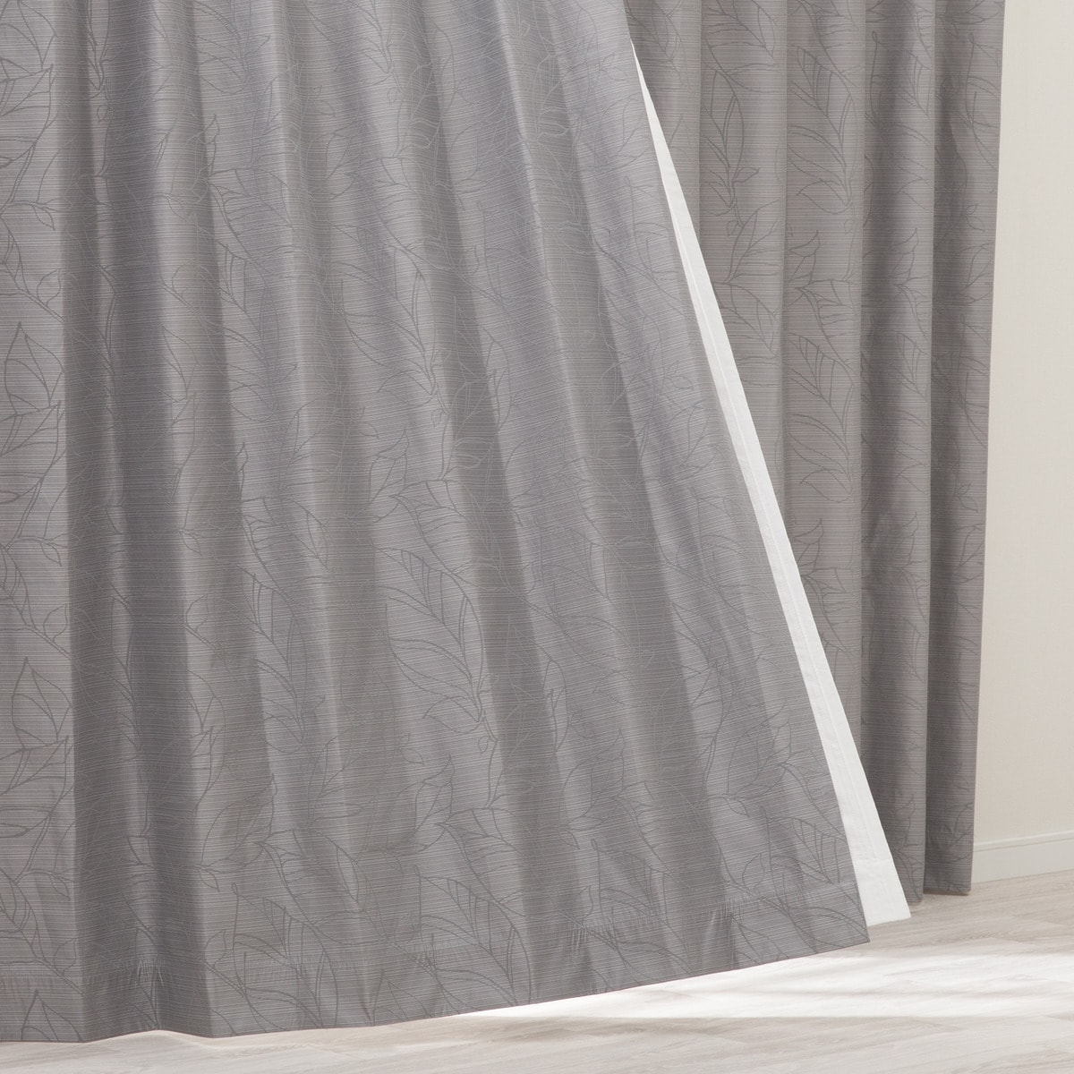 ニトリの遮光1級・遮熱・遮音カーテン(RD123 グレー)(カーテン・レース)