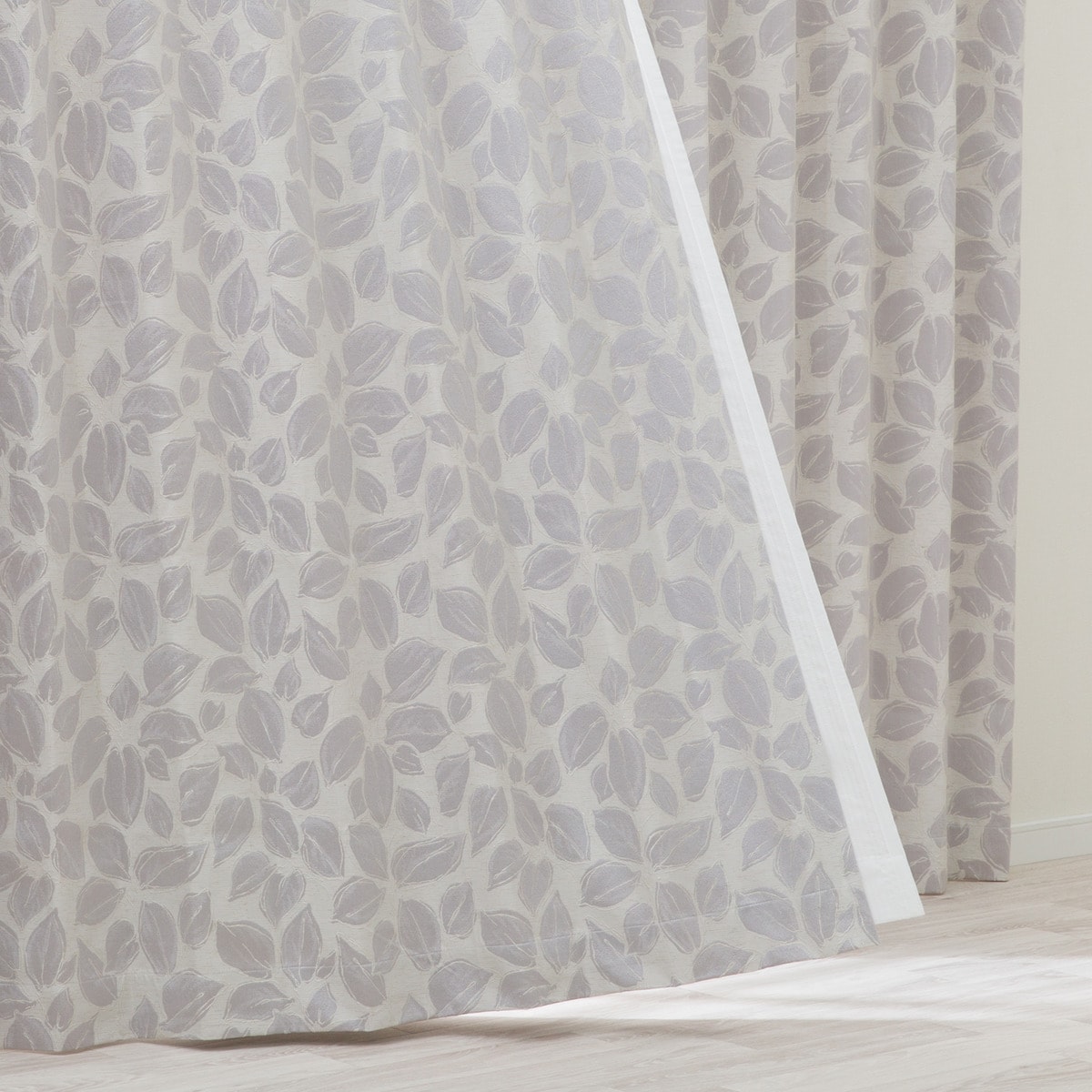 ニトリの裏地付き遮光2級・遮熱ジャカードカーテン(PK247 グレー)(カーテン・レース)