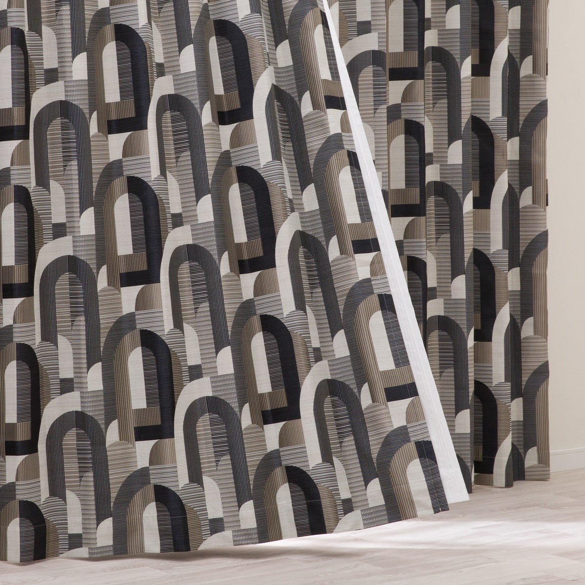 ニトリの裏地付き遮光1級・遮熱ジャカードカーテン(PK252)(カーテン・レース)