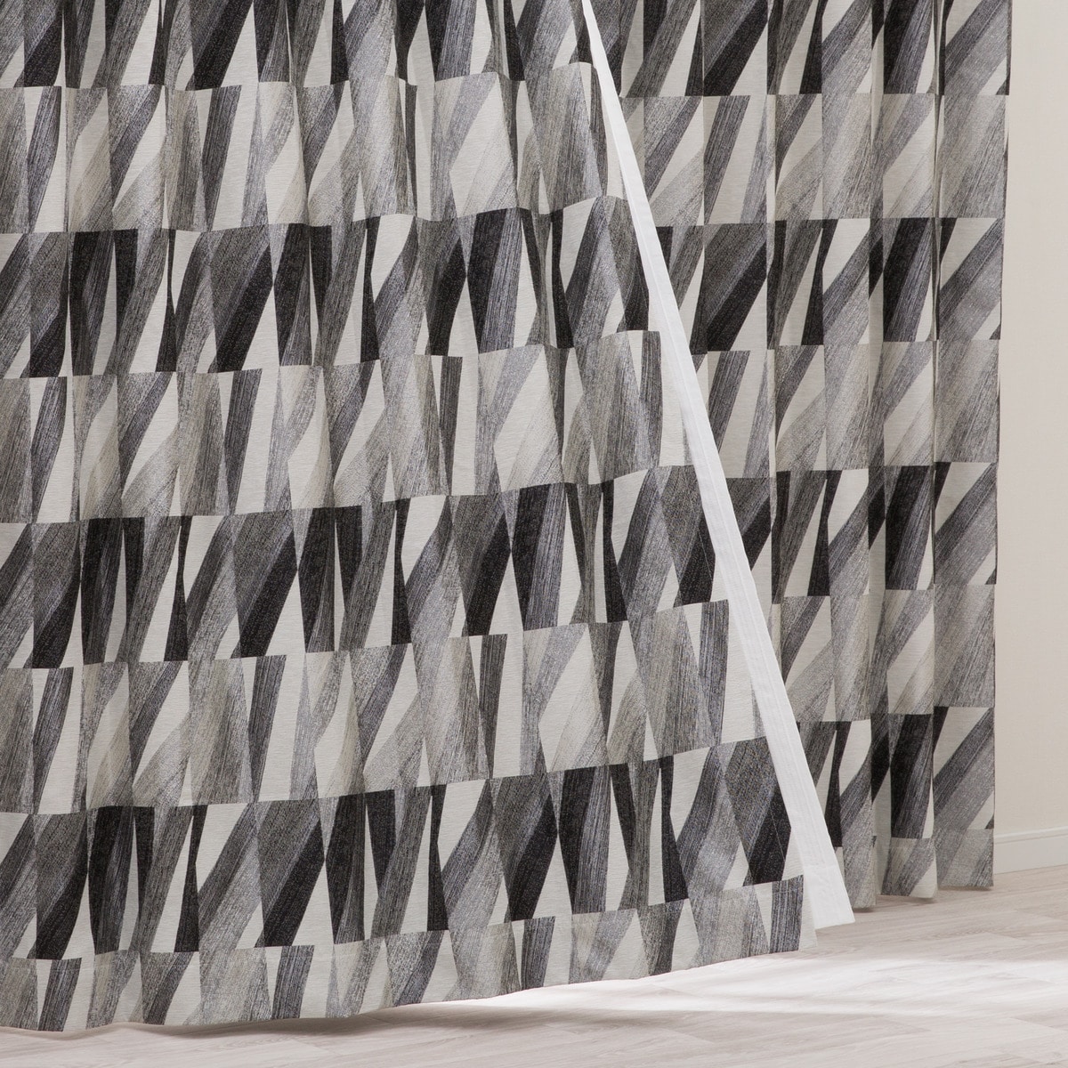 ニトリの裏地付き遮光1級・遮熱ジャカードカーテン(PK256)(カーテン・レース)