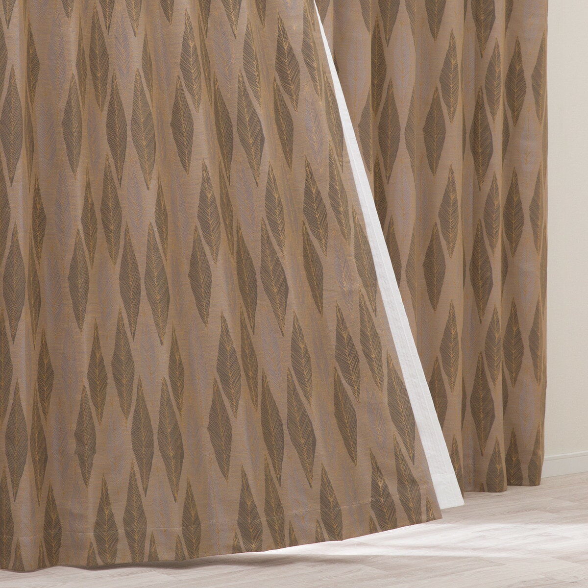 ニトリの裏地付き遮光1級・遮熱ジャカードカーテン(PK258 ブラウン)(カーテン・レース)