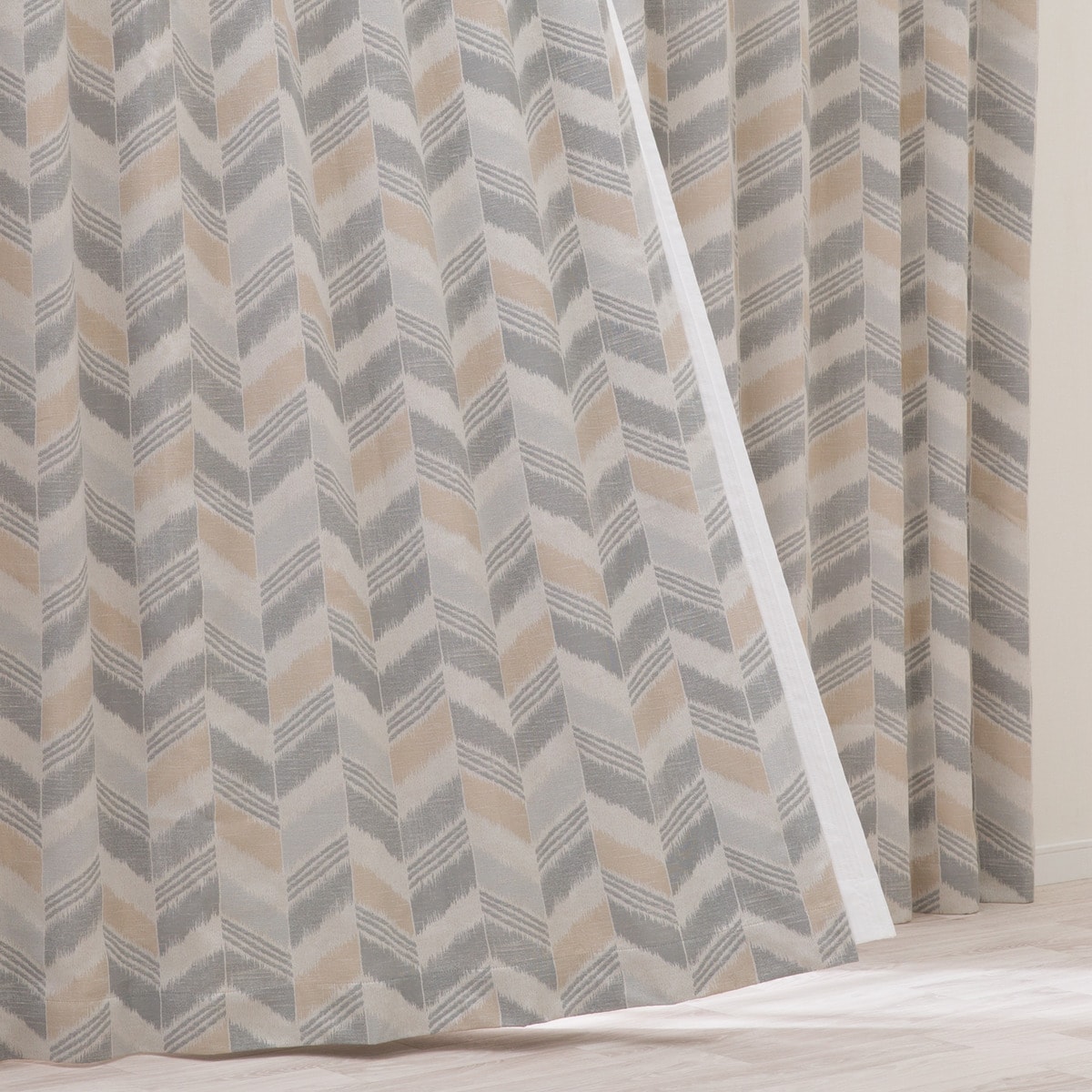 ニトリの裏地付き遮光2級・遮熱ジャカードカーテン(PK260)(カーテン・レース)