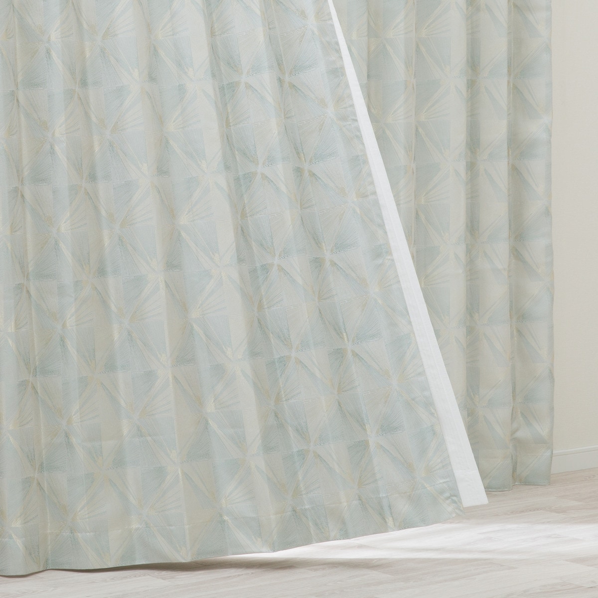 ニトリの裏地付き遮光2級・遮熱ジャカードカーテン(PK264 ベージュ)(カーテン・レース)