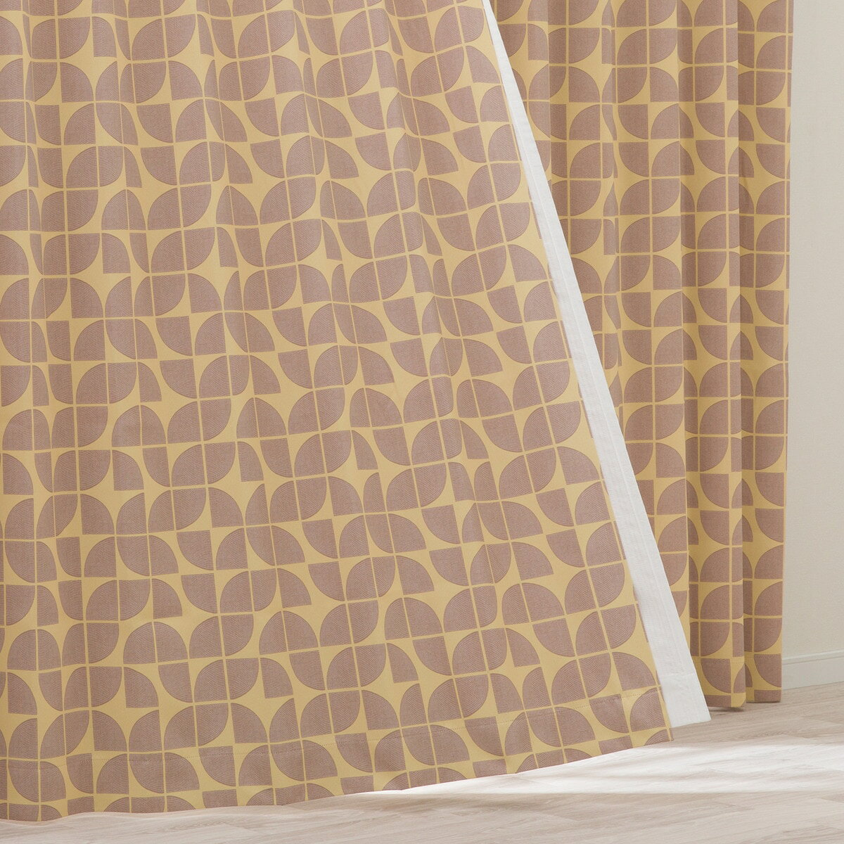 ニトリの遮光1級・遮熱カーテン(RD134 イエロー)(カーテン・レース)