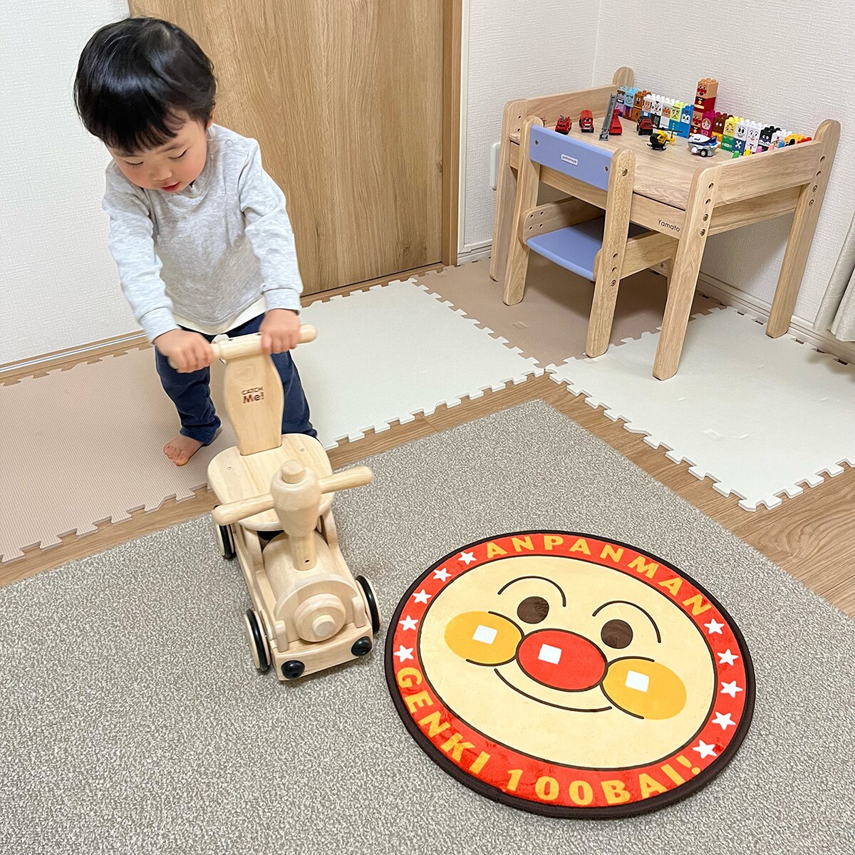 アンパンマンの円形ダイカットラグ 直径50cm