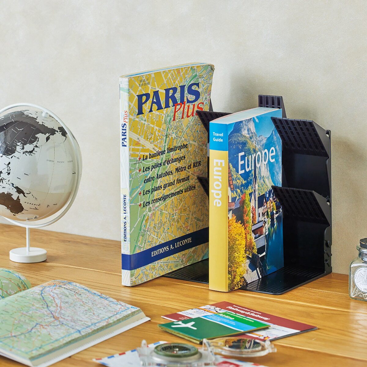 1冊でも倒れないブックスタンド A4(ブラック)【玄関先迄納品】のサムネイル