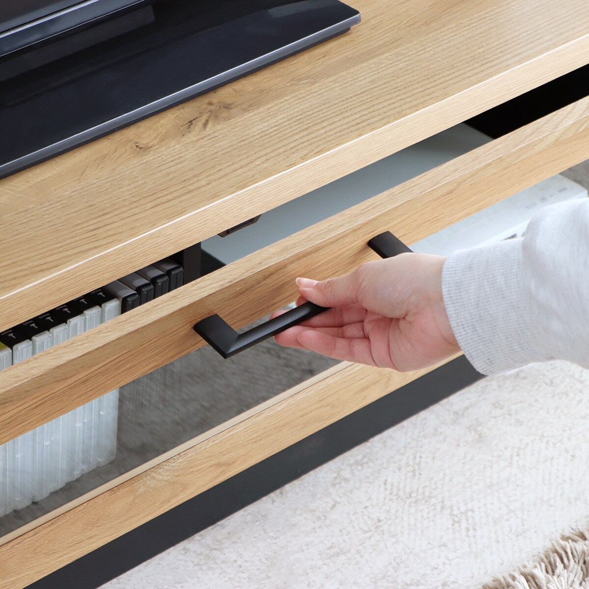 シンプルなデザインのローボード　 【配送員設置商品】