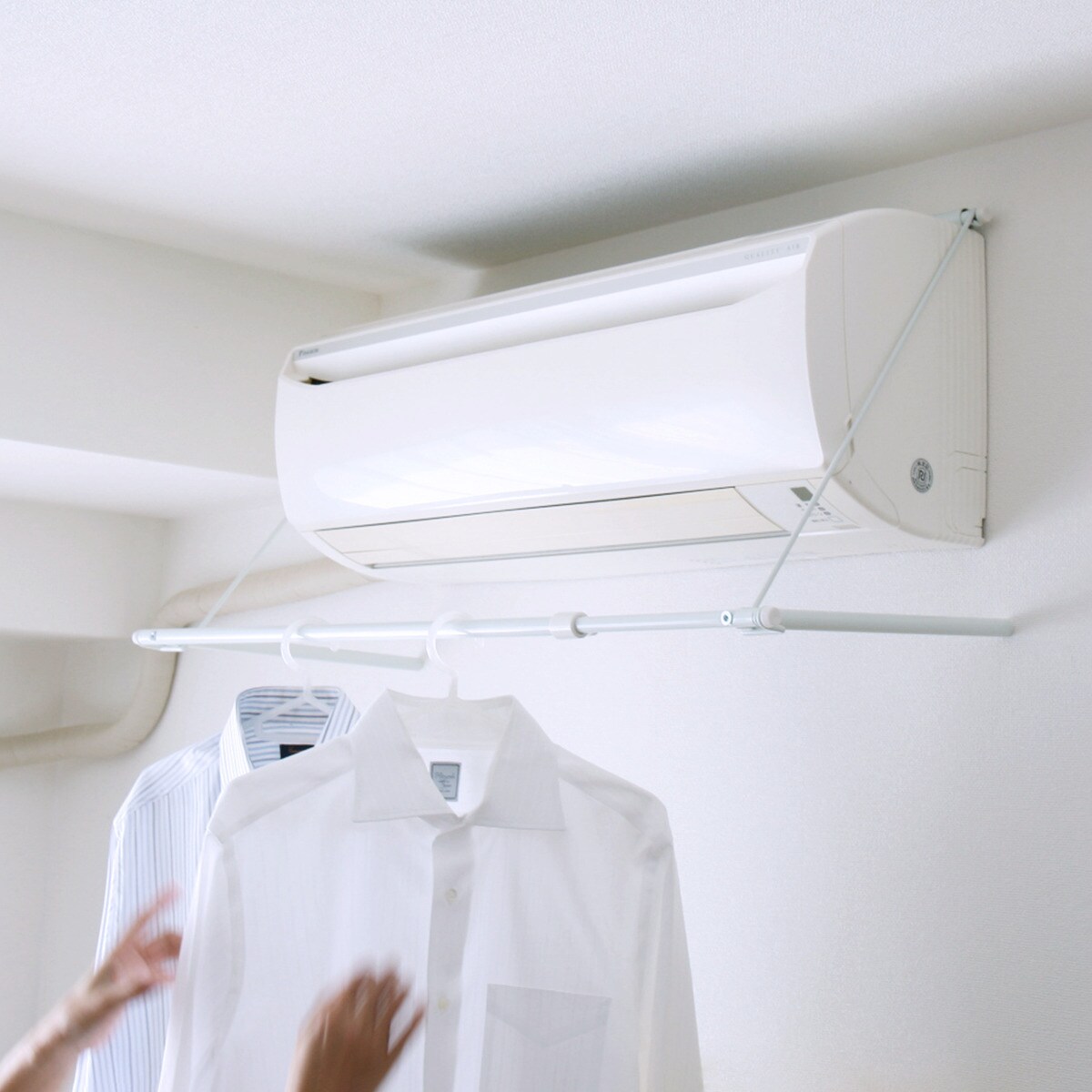 伸縮エアコンハンガー
