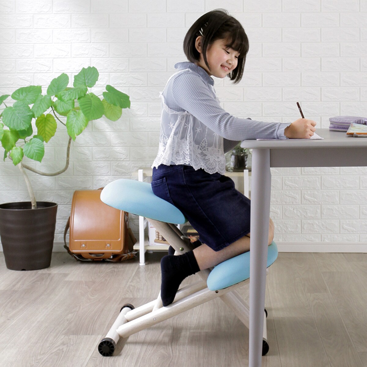 北欧風スタイルチェア (LBL)