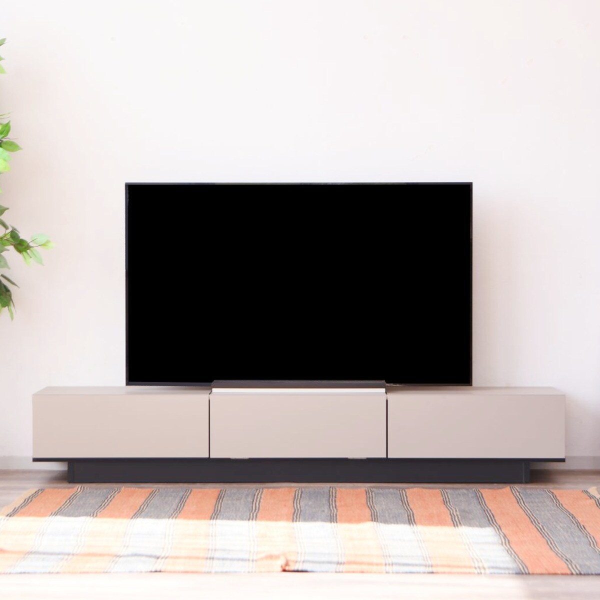 グレージュカラーのシンプルローボード(幅180cm)　 【配送員設置商品】 【創業祭期間限定価格：1/5まで】