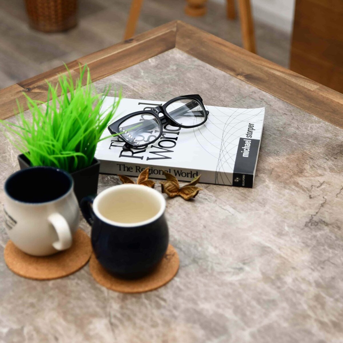 ヴィンテージ風　アカシア材ダイニングテーブル（幅135cm）　　 【配送員設置商品】