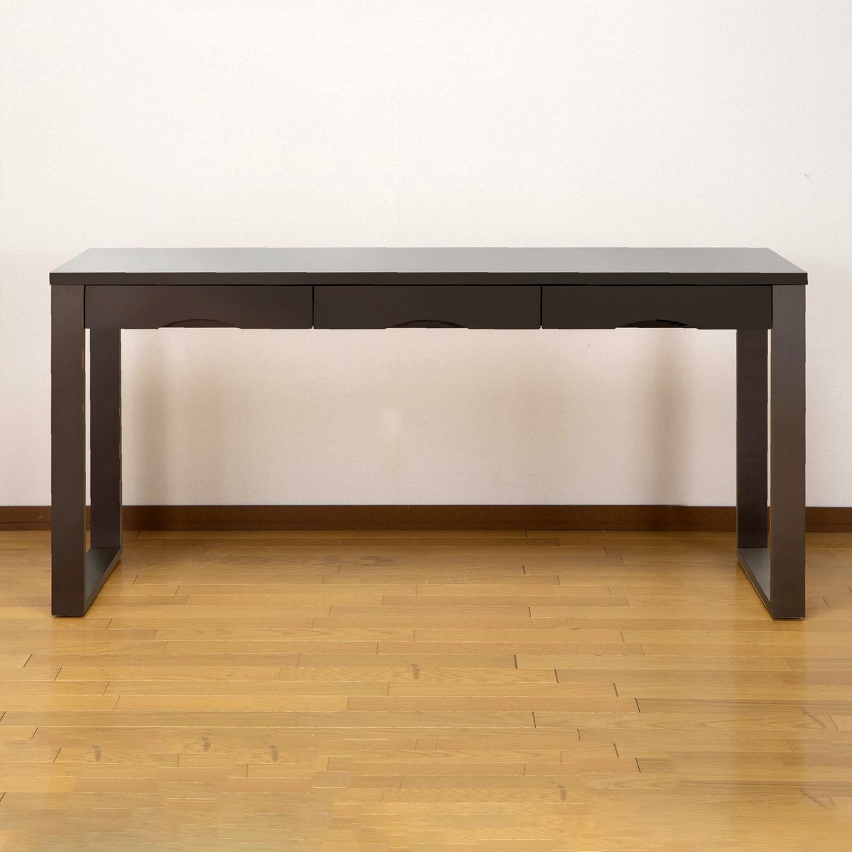 タモ突板の木目がうつくしい天然木デスク 奥行45cm （幅150cm ダークブラウン） 　メーカー直送・