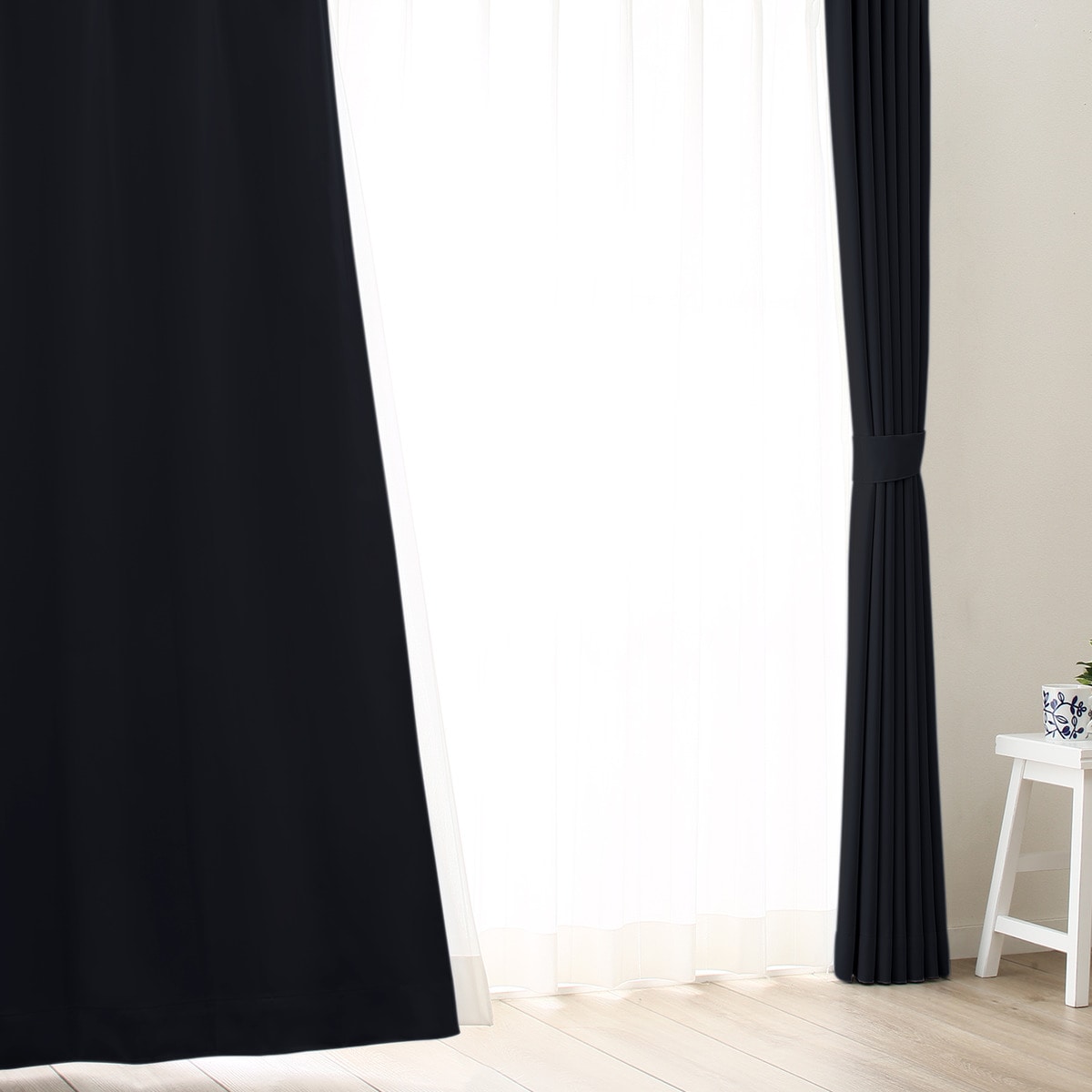 遮光1級・遮熱・防炎・156サイズ・44色カーテン ブラック（BK-1） 日本製 　メーカー直送・