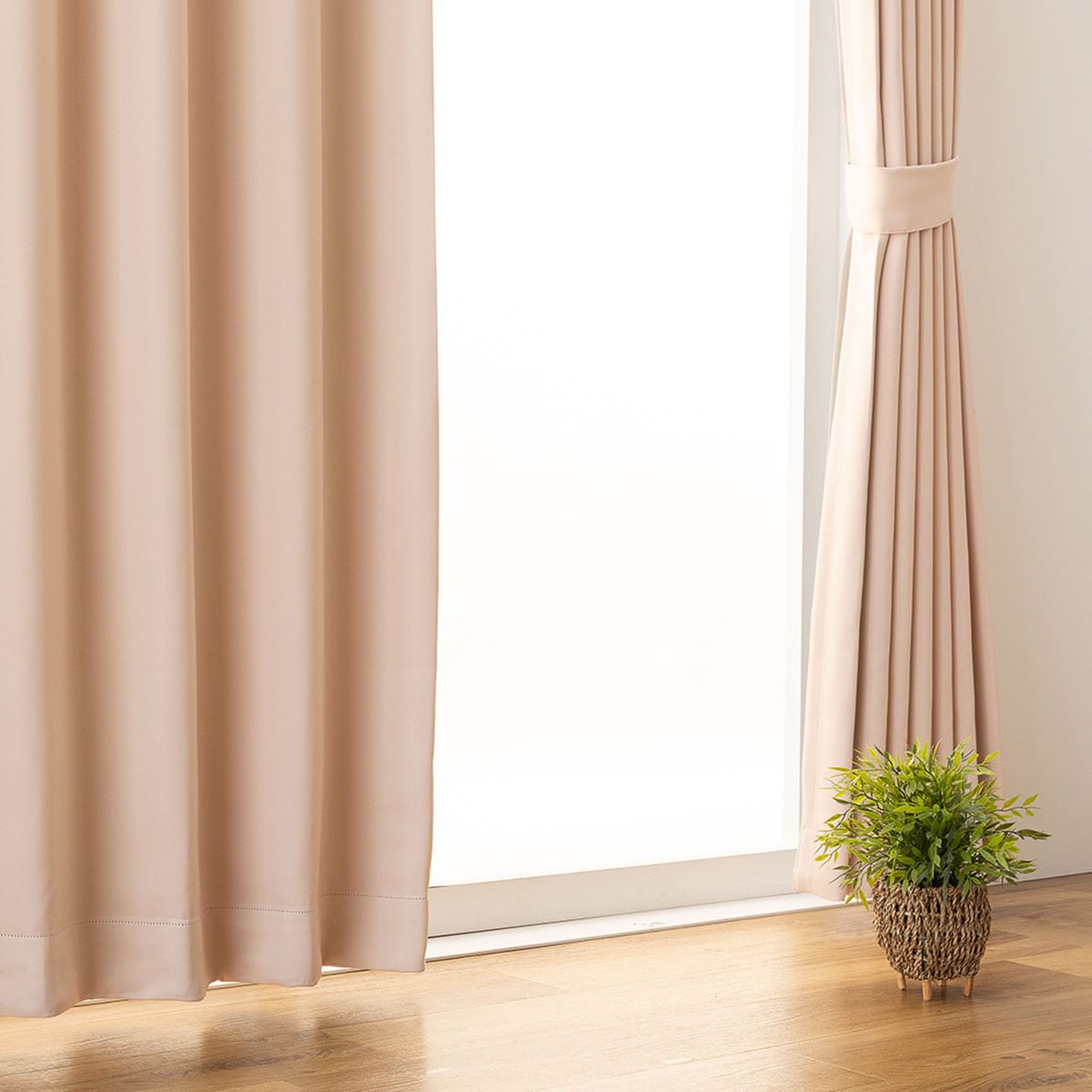 遮光1級・遮熱カーテン（無地 パステルピンク） ニトリ　メーカー直送・送料無料
