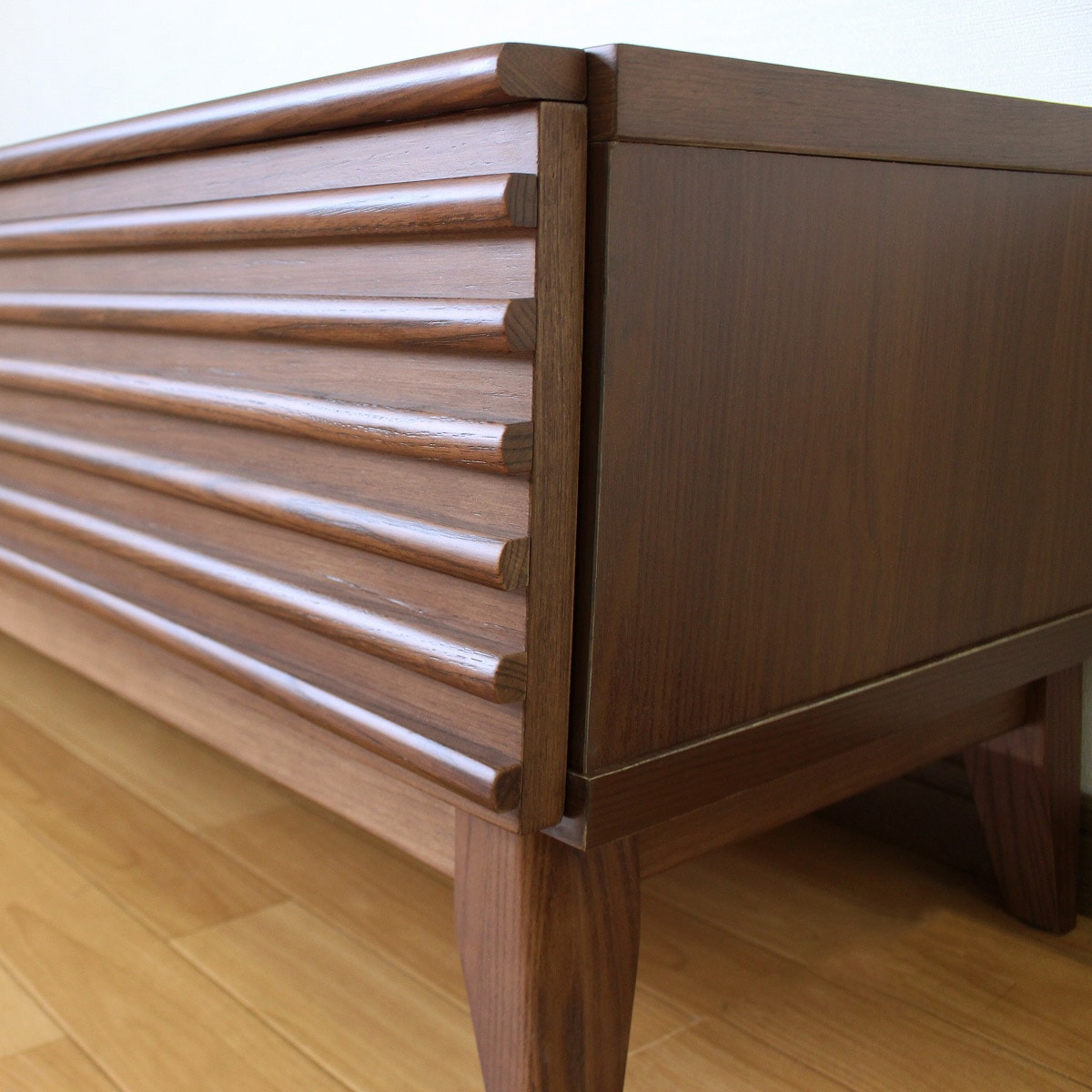 天然木の飾りが魅力のテレビボード200 (WAL)  【配送員設置商品】 【5年保証】