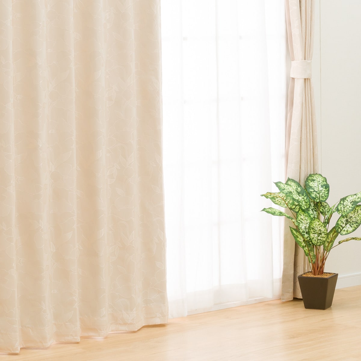 遮光2級・遮熱・裏地付きドレープカーテン(サシャBE)   デコホーム