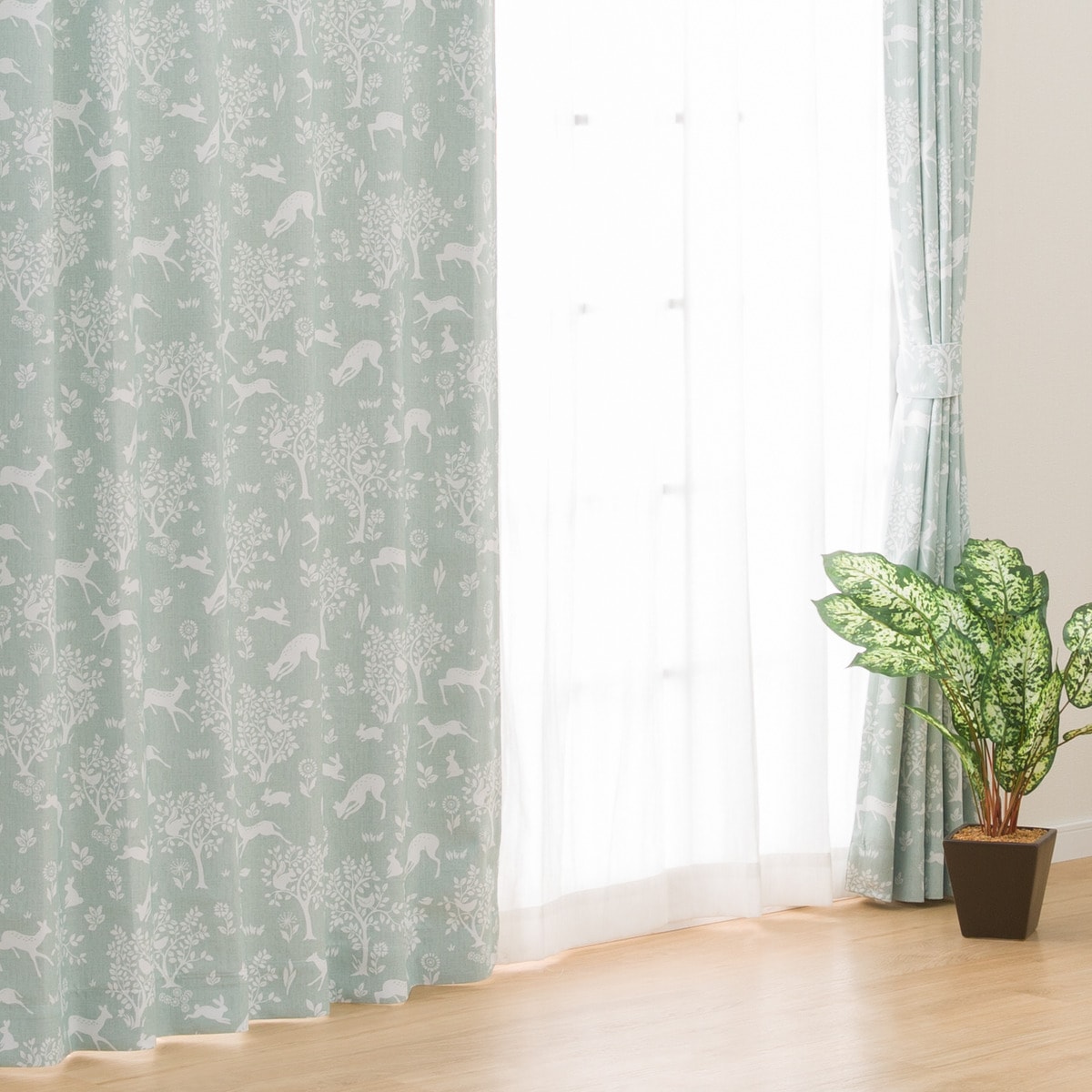 遮光ドレープカーテン (DH54 グリーン)  デコホーム