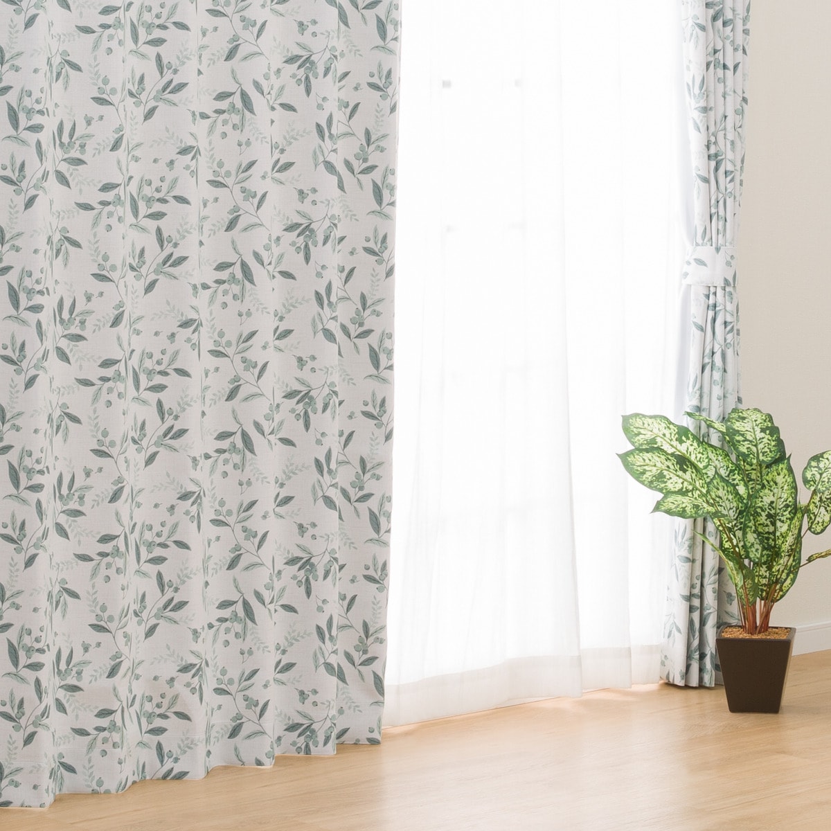 遮光ドレープカーテン (DH81 グリーン)   デコホーム