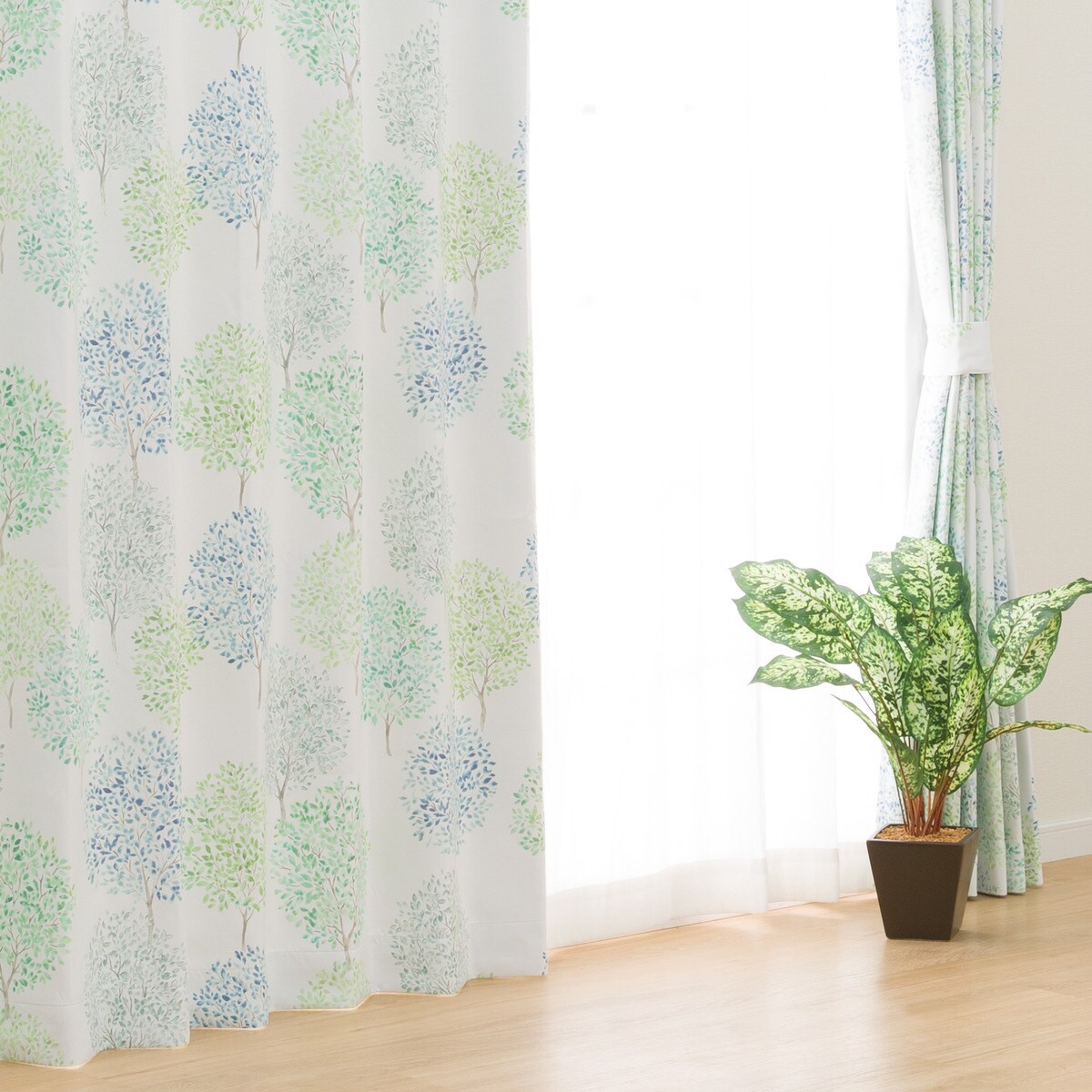 遮熱・遮光ドレープカーテン (DH89 グリーン)   デコホーム