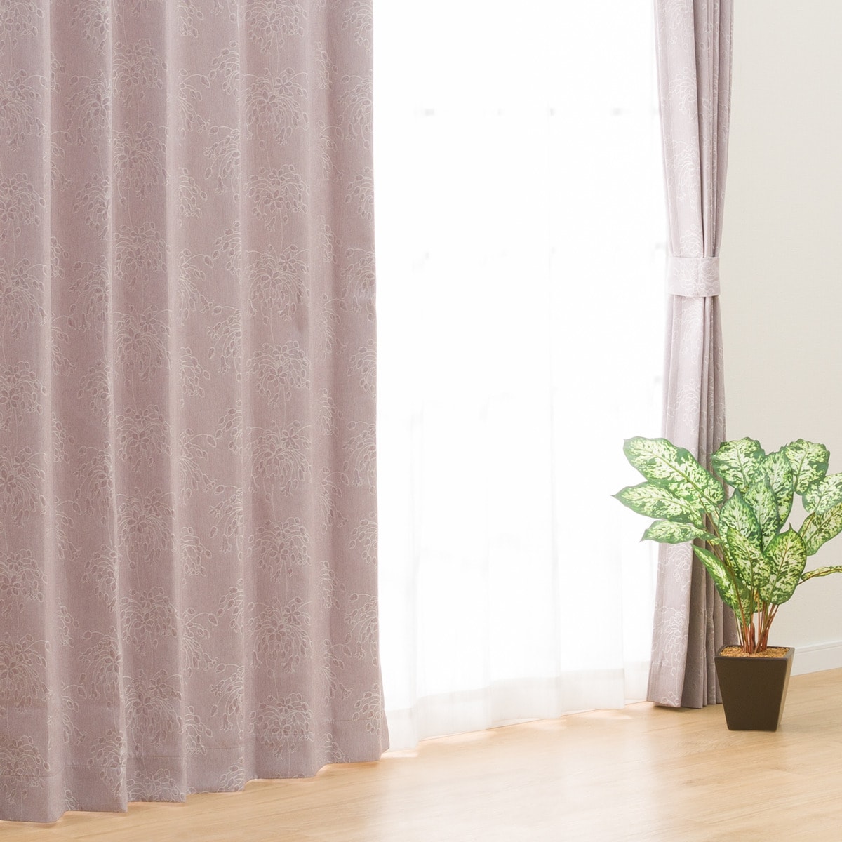 遮熱・遮光ドレープカーテン（RPU DH49）   デコホーム